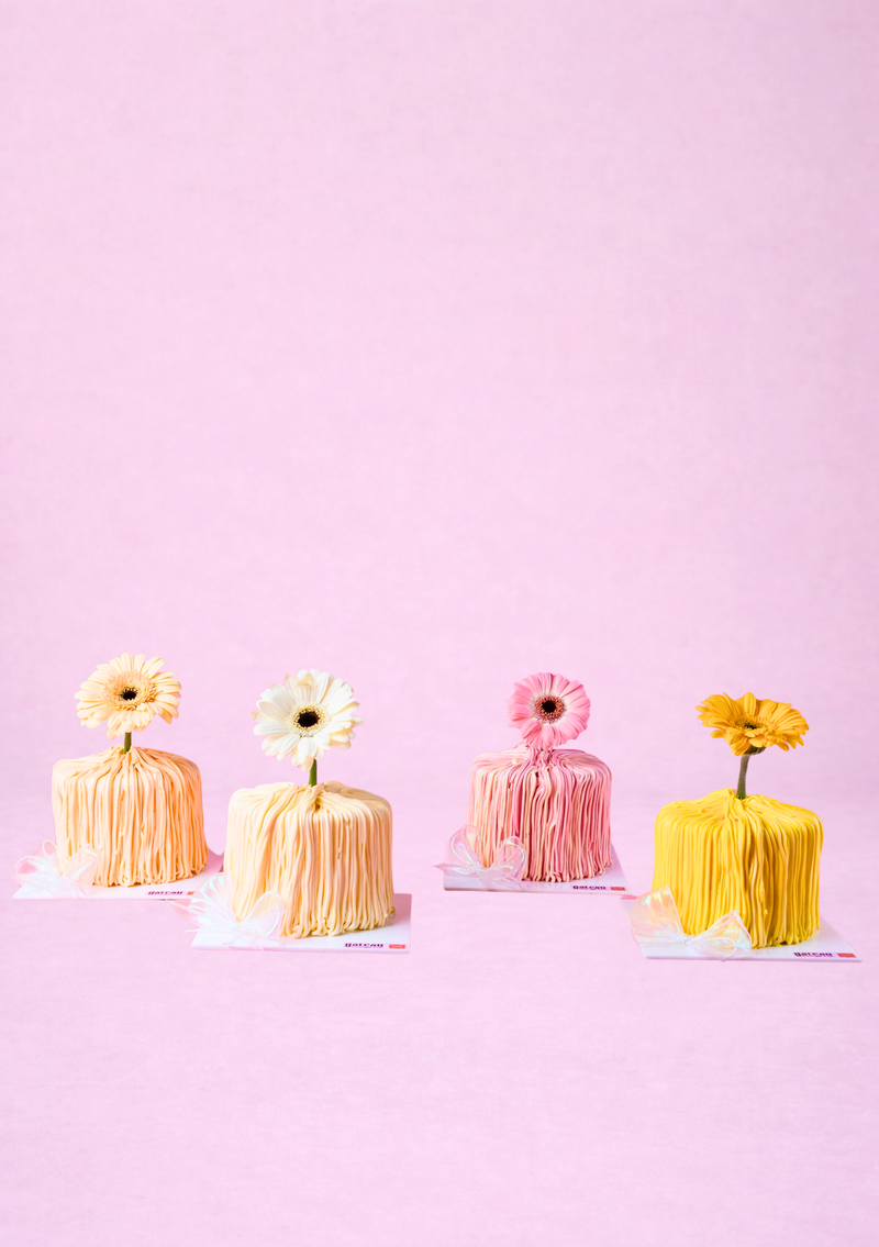 Mini Cake with Fresh Gerbera Flower — handcrafted by Gateau Gourmet in Abu Dhabi