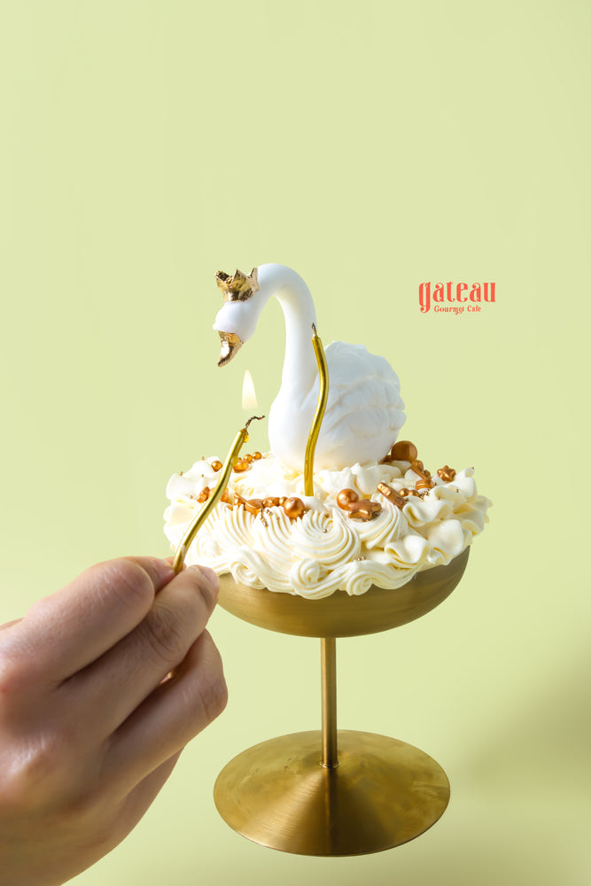 Swan Queen Cake on Cup