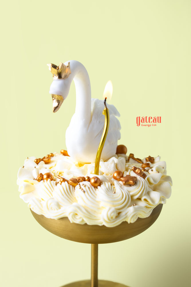 Swan Queen Cake on Cup
