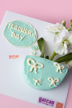 Mono Gibbous Flower Cake