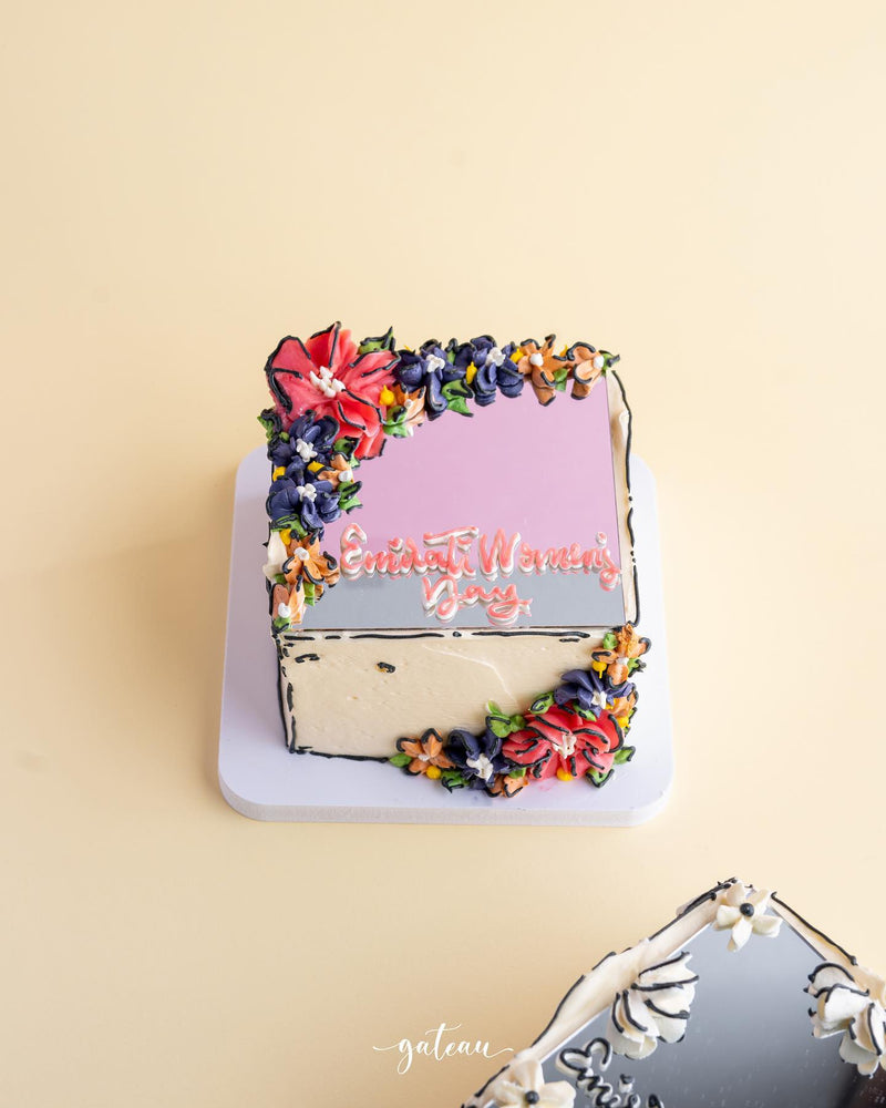 Mirror cake for special occasions with floral decorations and inscription by Gateau Gourmet Cafe