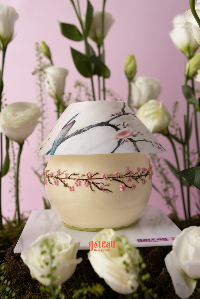 Elegant eustoma flower cake arrangement from Gateau Gourmet Cafe with delicate floral design