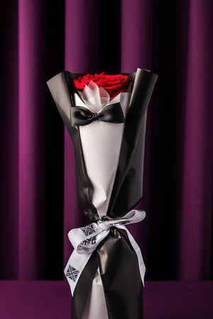 Gateau Gourmet Cafe Father's Day flower cake designed as a bouquet with red rose decorations