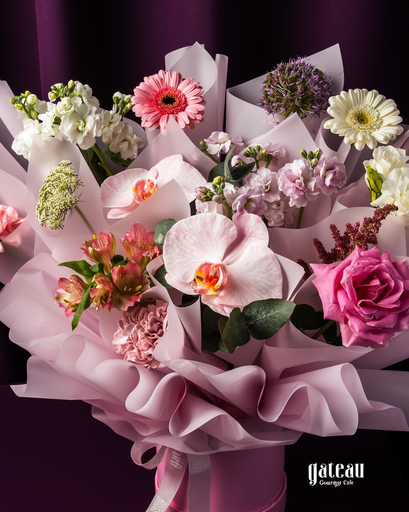 Vibrant custom flower bouquet services featuring diverse blooms from Gateau Gourmet Cafe