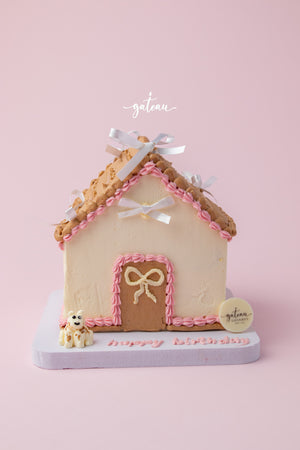 Custom house-shaped cake with pink and brown icing decorations by Gateau Gourmet Cafe