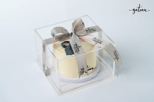 Gateau Gourmet Cafe cake with Emirati woman design cakes wrapped in a clear box with a branded ribbon