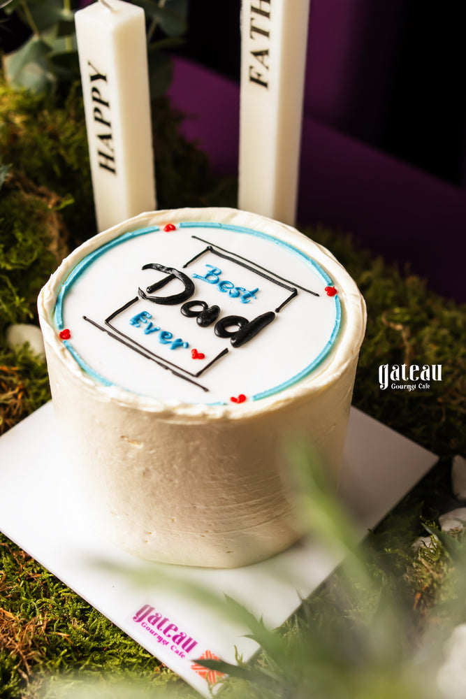 Father's Day mini cake from Gateau Gourmet Cafe with Best Dad Ever decoration in white frosting