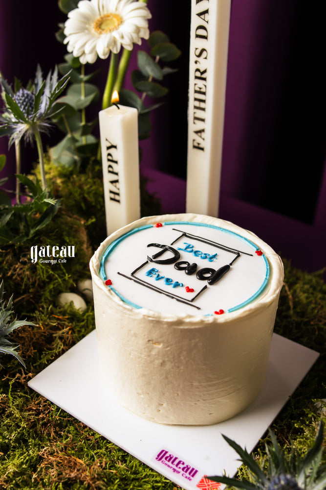 Father's Day mini cake by Gateau Gourmet Cafe with Best Dad Ever design and white frosting
