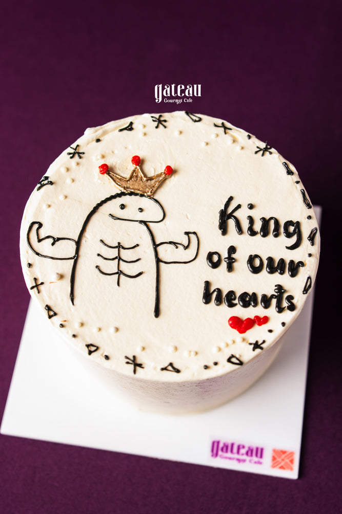 Father's Day mini cake by Gateau Gourmet Cafe with King of our hearts design and crown decoration