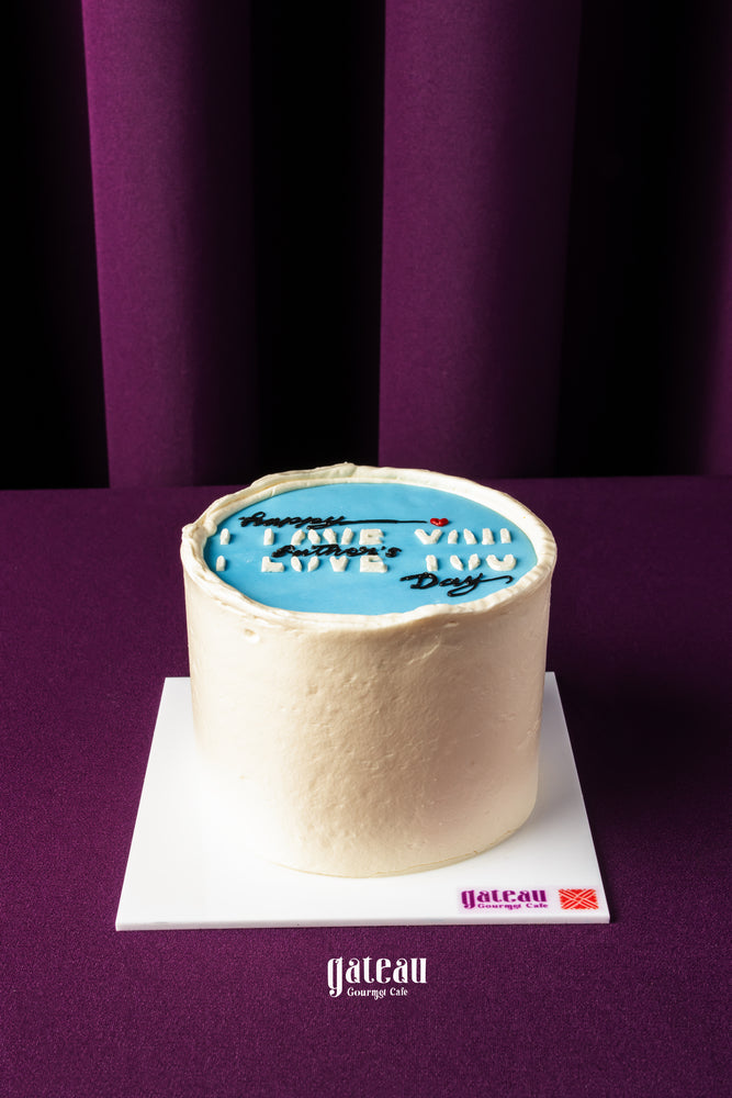 Father's Day mini cake from Gateau Gourmet Cafe with white frosting and blue top decorated with message