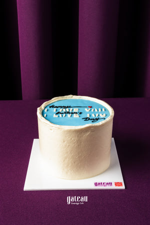 Father's Day mini cake from Gateau Gourmet Cafe with white frosting and blue top decorated with message