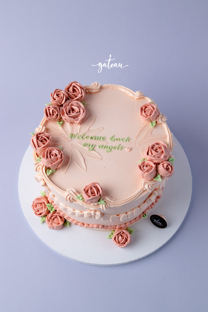 Beautiful cake with a full-bloom-rose-design and elegant pink roses for special celebrations