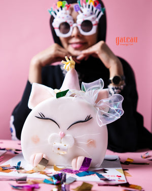 Gibbous Cake for celebrations shaped like a cute cat with a party hat from Gateau Gourmet Cafe