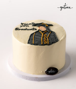 Gild graduation celebration cake decorated with a graduation cap and 2023 design for graduates