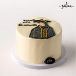 Gild graduation celebration cake decorated with a black graduation cap and 2023 theme for graduates
