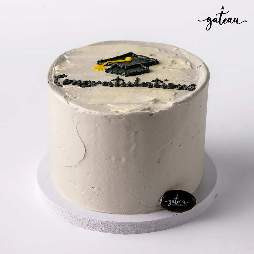 Graduation celebration cake with a mortarboard and 'congratulations' text for festive occasions