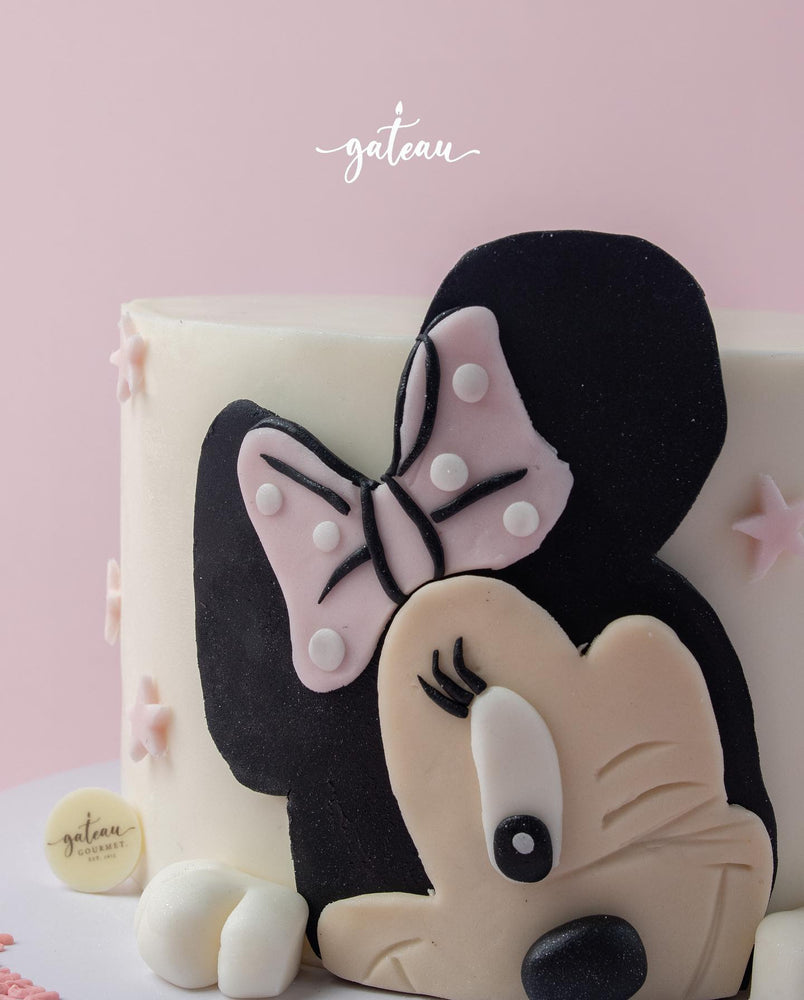 Minnie Mouse cake design featuring fondant details and a pink bow from Gateau Gourmet Cafe