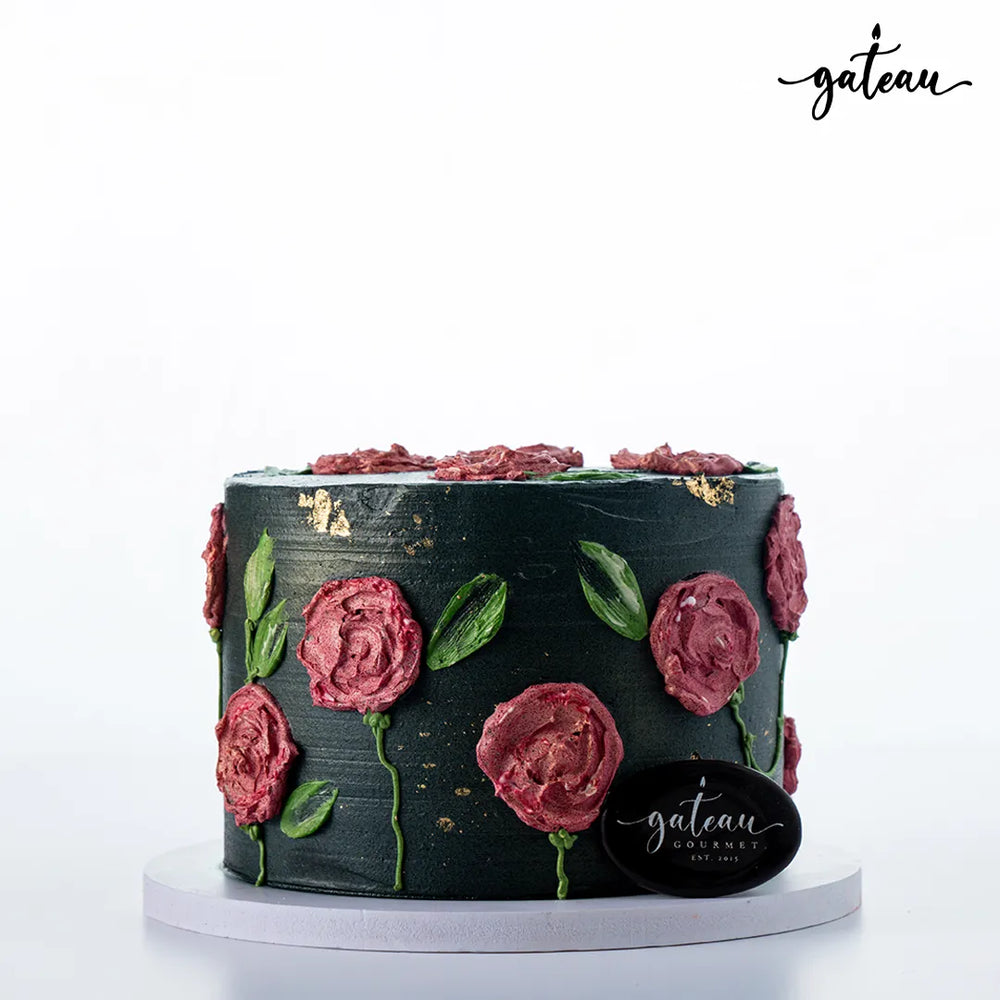 Rose-engrave cake from Gateau Gourmet Cafe decorated with beautiful red rose designs