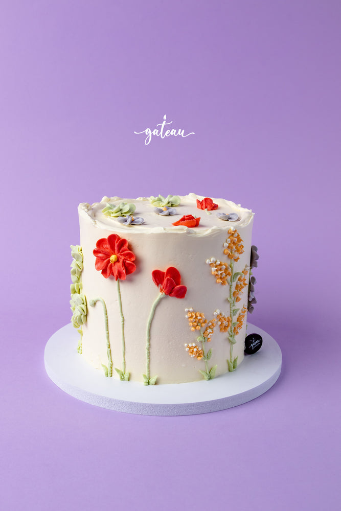 Beautiful summer-flower-cake decorated with vibrant edible flower designs for special occasions