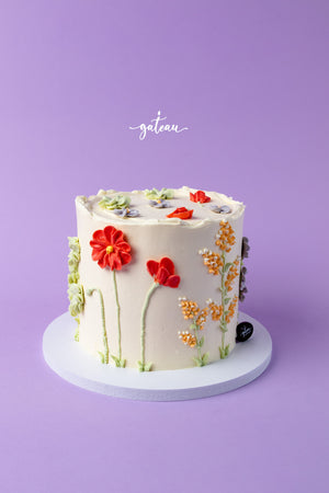 Beautiful summer-flower-cake decorated with vibrant edible flower designs for special occasions
