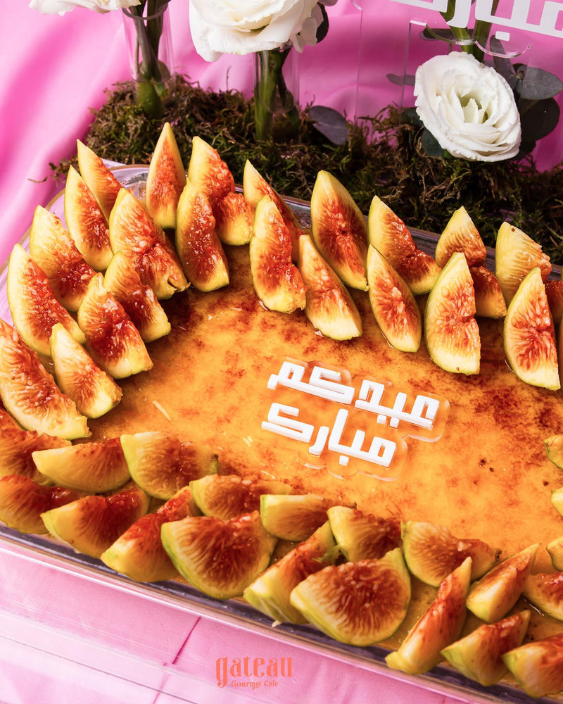 Gourmet fig dessert for special occasions adorned with fresh fig slices from Gateau Gourmet Cafe