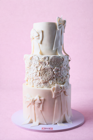 Floral Texture Ribbon Wedding Cake | Gateau Gourmet