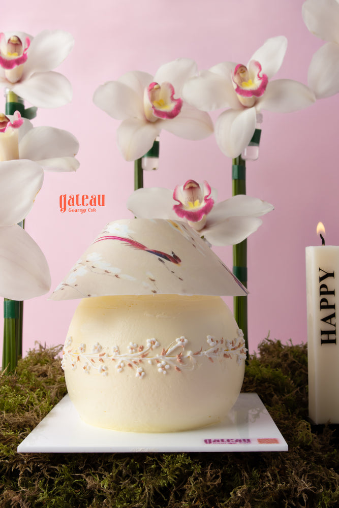 Phalaenopsis flower cake arrangement from Gateau Gourmet Cafe with elegant floral decorations