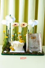 Gateau Gourmet Cafe unique summer cake design decorated with fresh flowers and delicate icing details